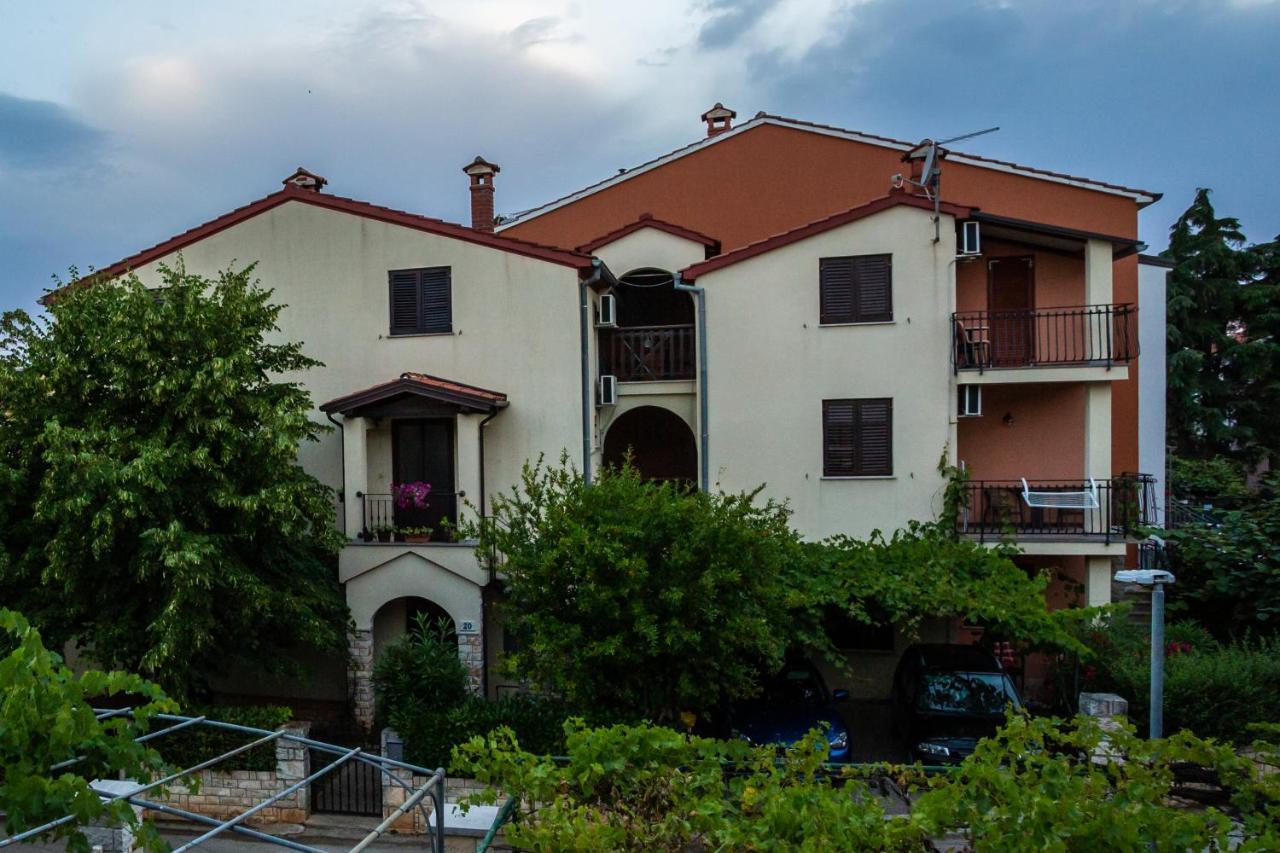 Apartment Exclusive Annex 로비니 외부 사진