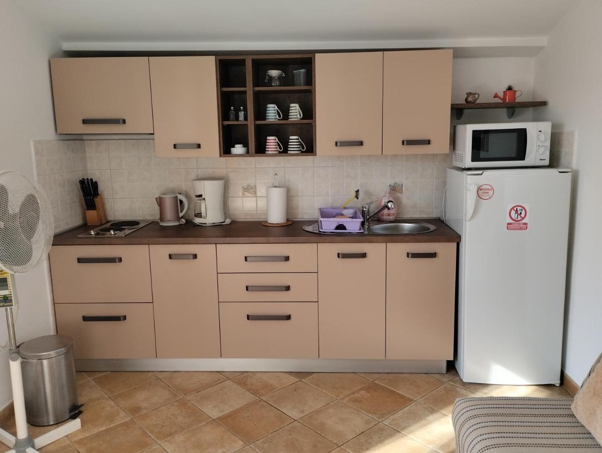 Apartment Exclusive Annex 로비니 외부 사진