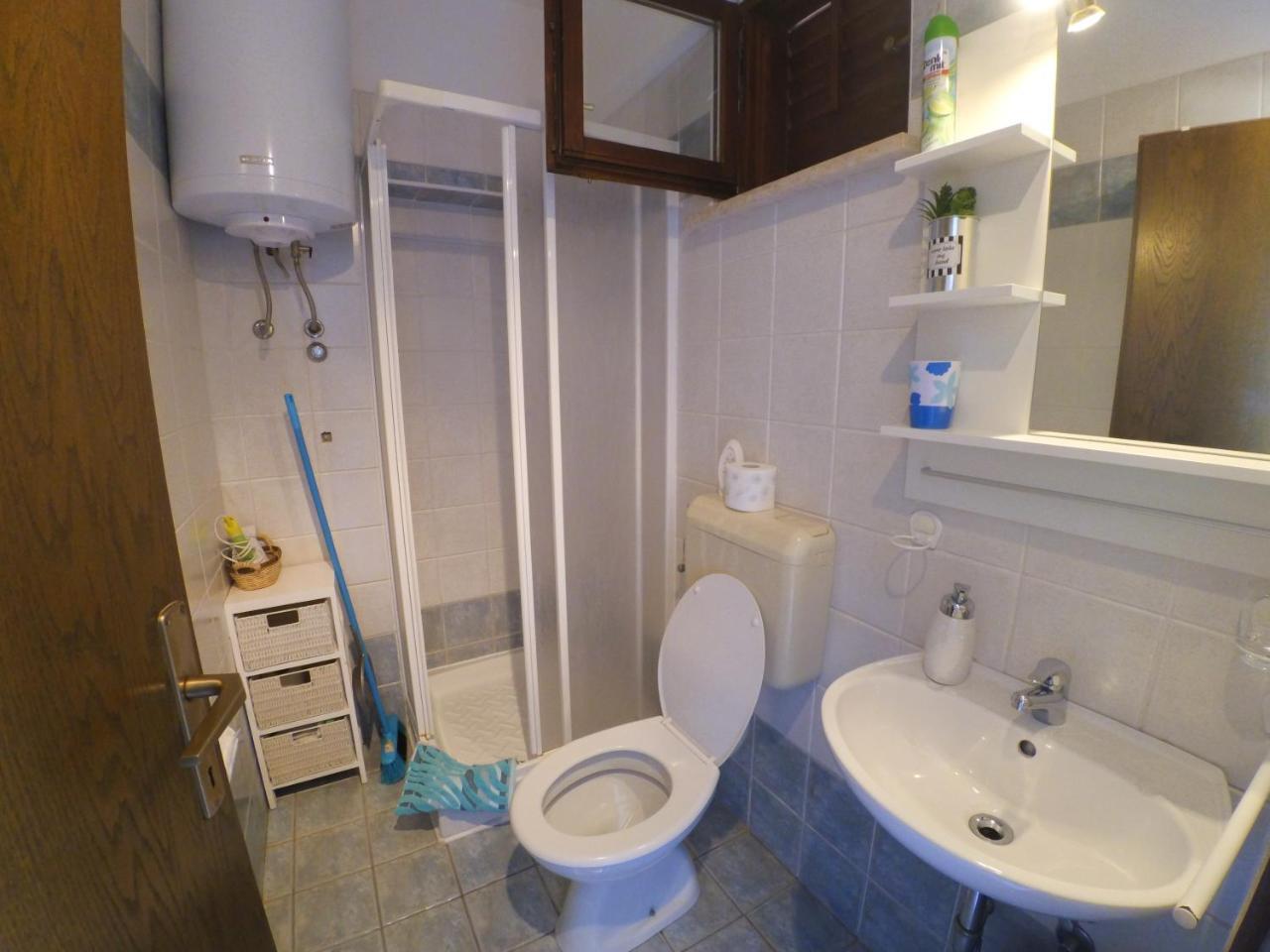 Apartment Exclusive Annex 로비니 외부 사진