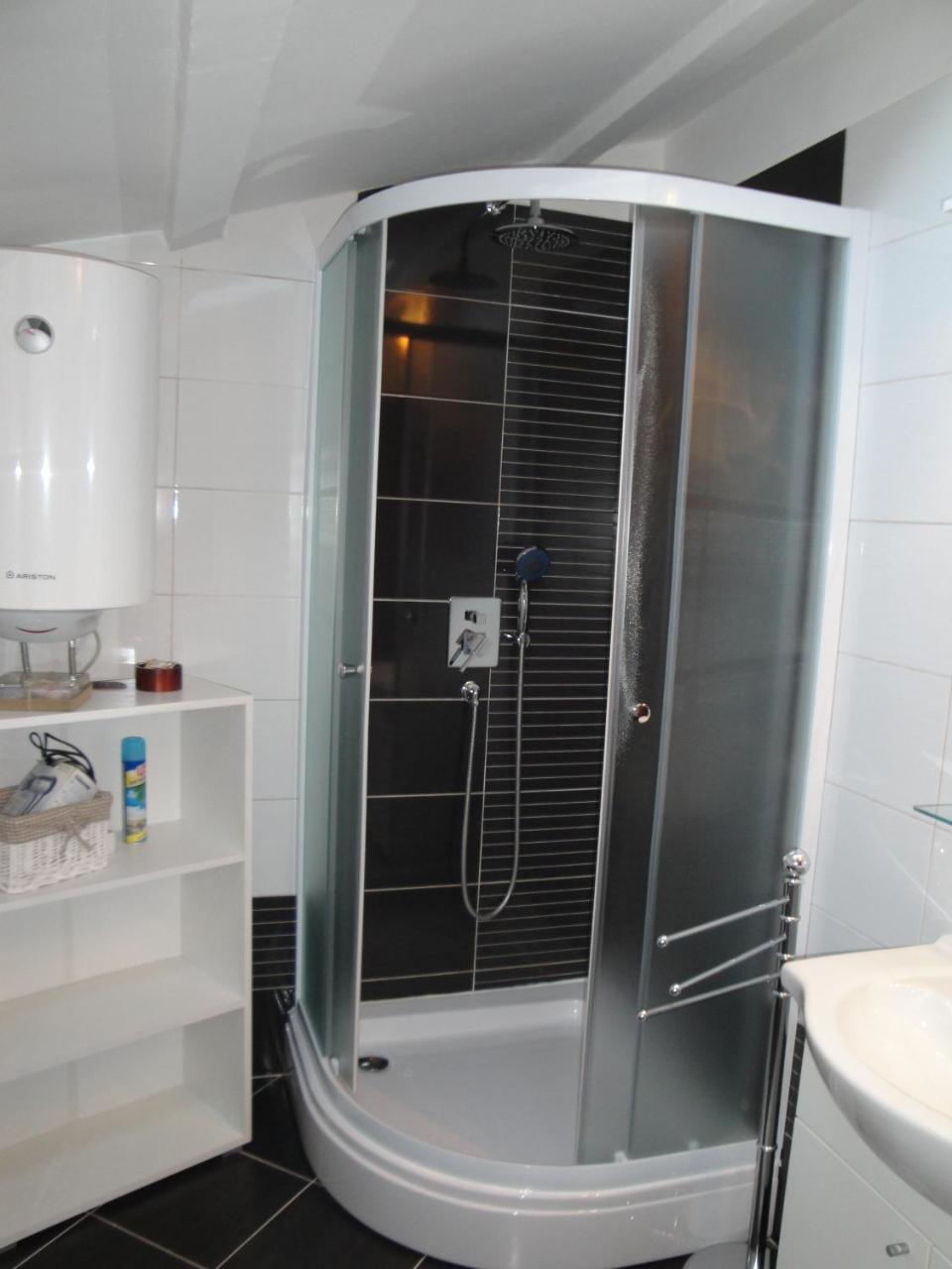 Apartment Exclusive Annex 로비니 외부 사진
